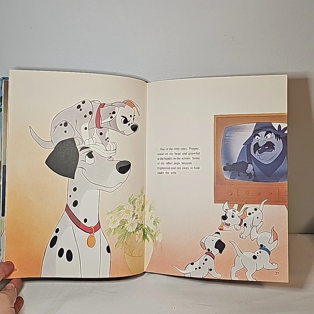 Disney Vintage 1991 101 Dalmation Book - Picture 4 of 6